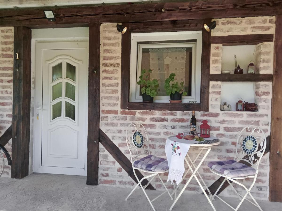Apartment Ada Bed & Breakfast Gračac Quarto foto