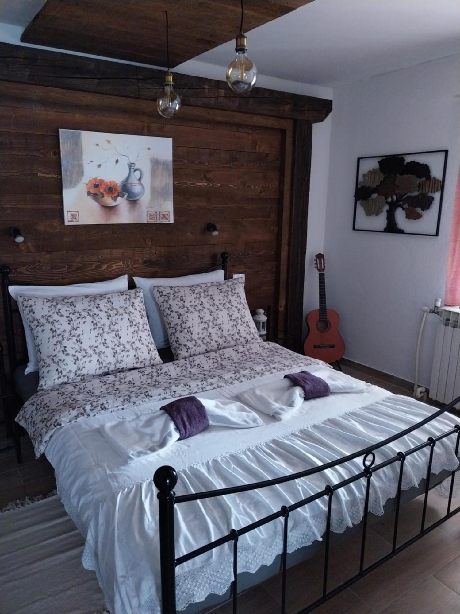 Apartment Ada Bed & Breakfast Gračac Quarto foto