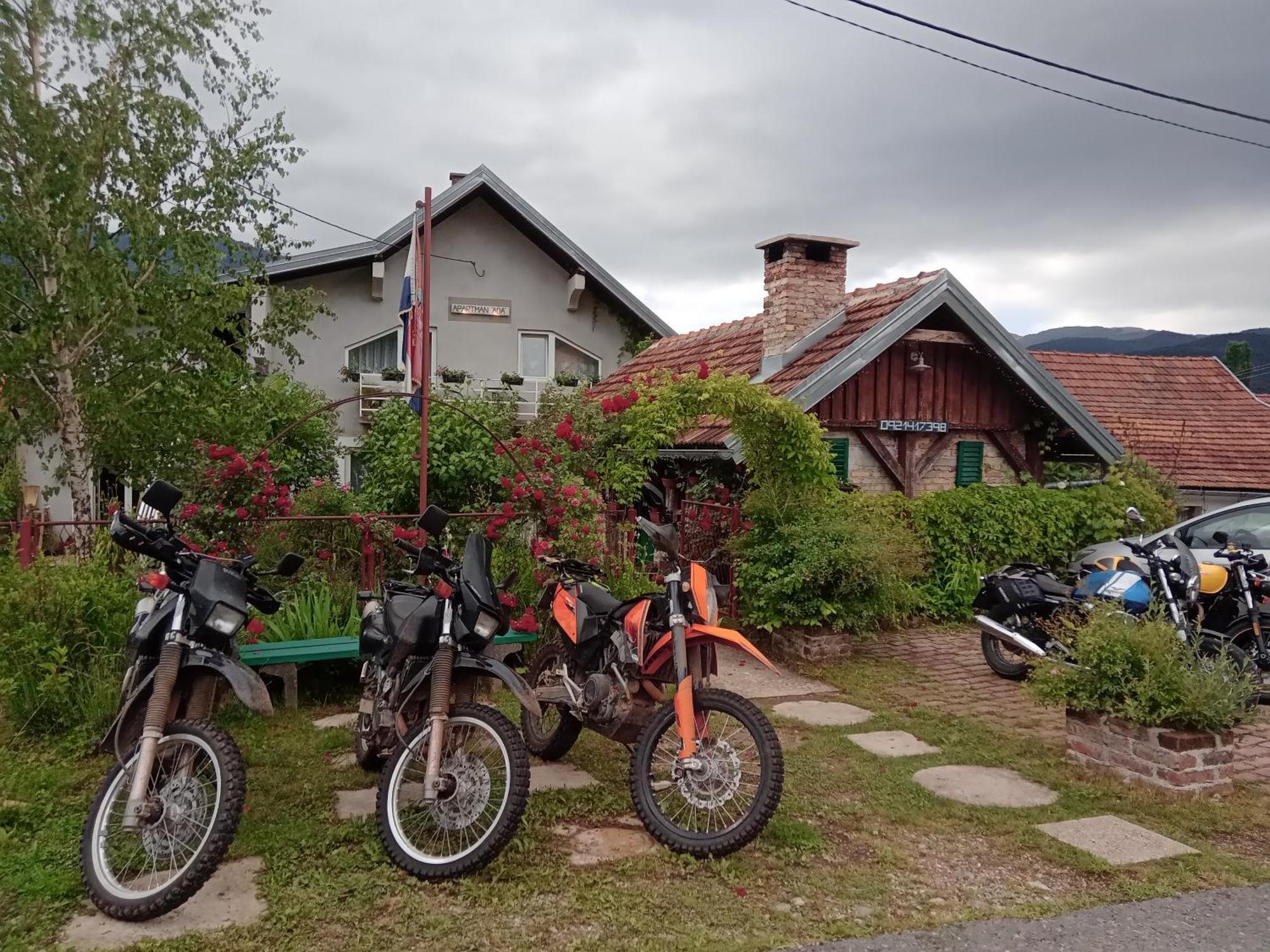 Apartment Ada Bed & Breakfast Gračac Quarto foto